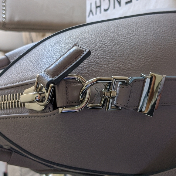Givenchy Medium Antigona - Picture 4 of 11